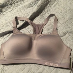 Victoria sports bra